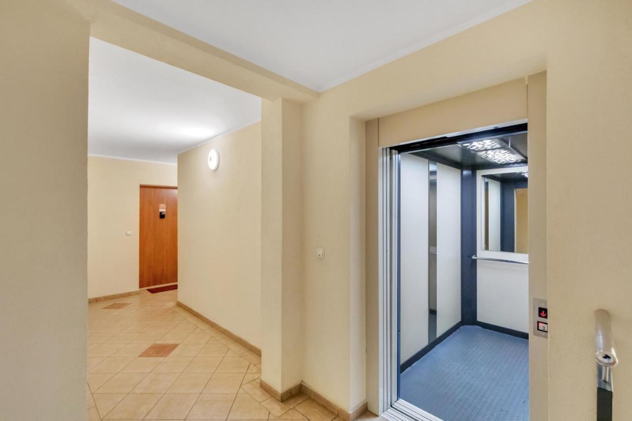 شقة Apartament Na Deptaku Z Parkingiem I Klimatyzacja By Renters مينززدرويه المظهر الخارجي الصورة